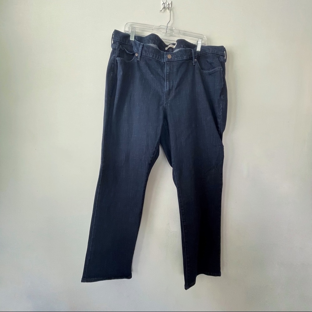 🪐Levi’s Classic Straight Dark Wash Jeans in 24w🪐